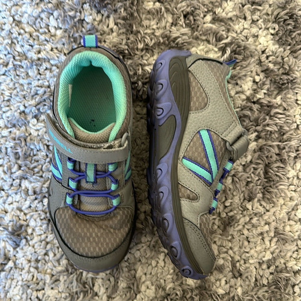 Girl’s Merrell hiking shoes/ sneakers